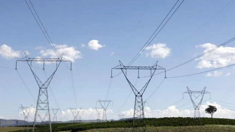 Governo propõe abrir mercado livre de energia para toda alta tensão em 2024