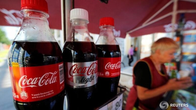 Coca-Cola aumenta previsão de receita anual com demanda por refrigerantes desafiando alta de preços
