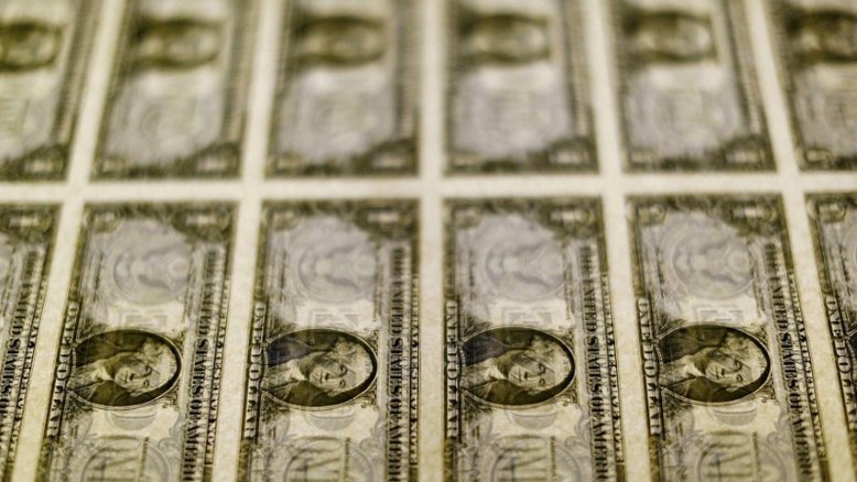 Dólar vai à mínima em quase um mês com Fed acenando para alta menor dos juros