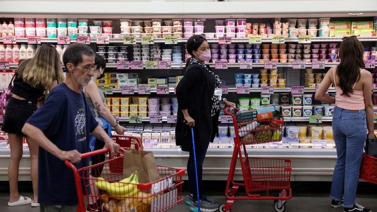 Gastos do consumidor nos EUA superam expectativas em junho; inflação acelera