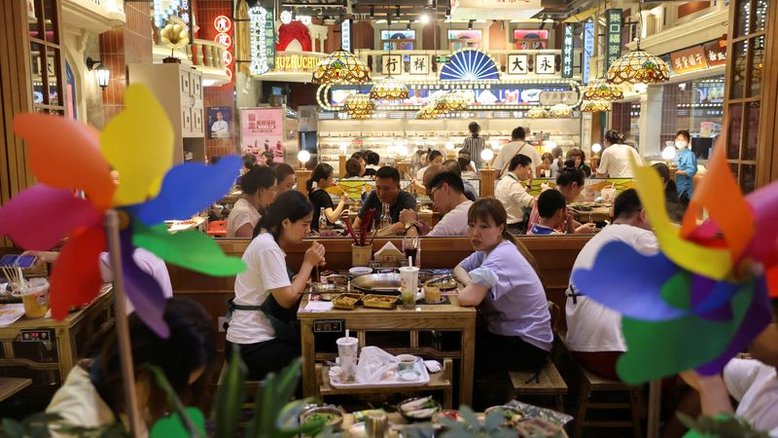 Atividade de serviços da China expande em julho no ritmo mais rápido em 15 meses, mostra PMI do Caixin