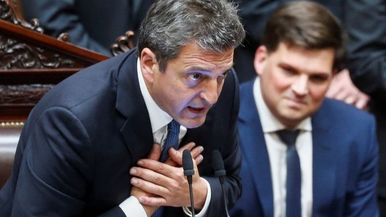 Novo ministro da Economia da Argentina deve anunciar cortes orçamentários