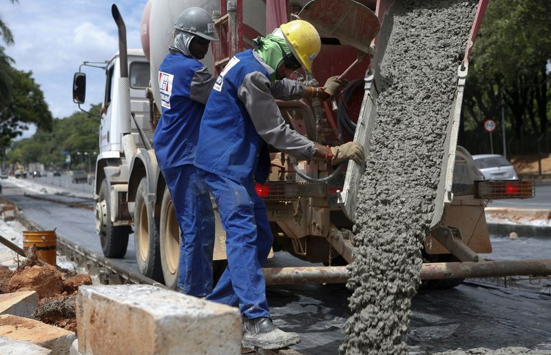 Venda de cimento no Brasil em julho cai 6,6% sobre um ano antes, diz Snic