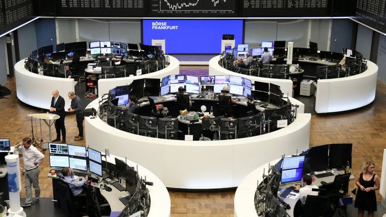 Ações europeias fecham em alta e Aegon brilha com aumento de previsão