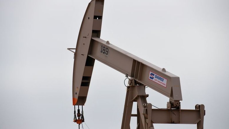 Preços do petróleo sobem 3% com demanda por combustível nos EUA e previsão de oferta apertada