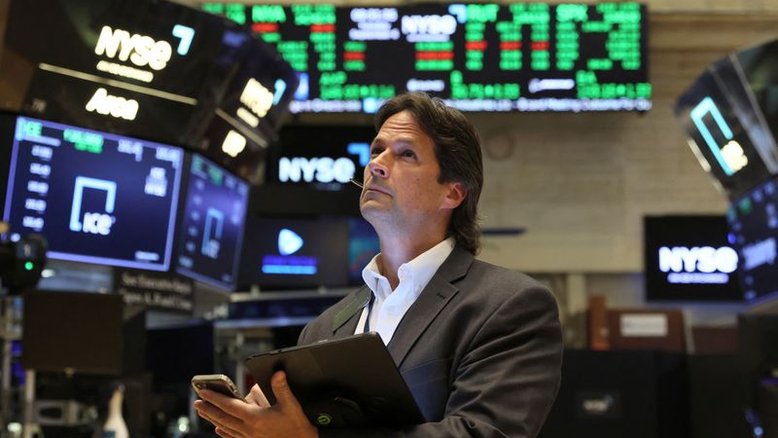 Wall Street sobe após tombo por temores com aumento de juros