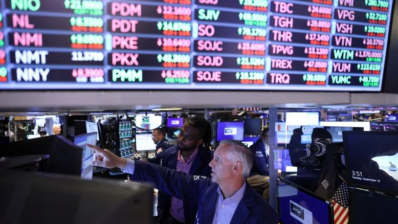 Wall St fecha em alta com dificuldade após tombo da véspera