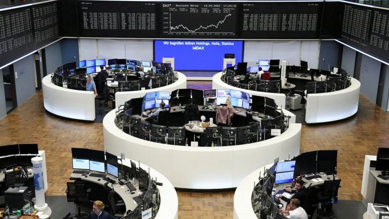 Ações europeias fecham estáveis com movimentos de bancos centrais em foco