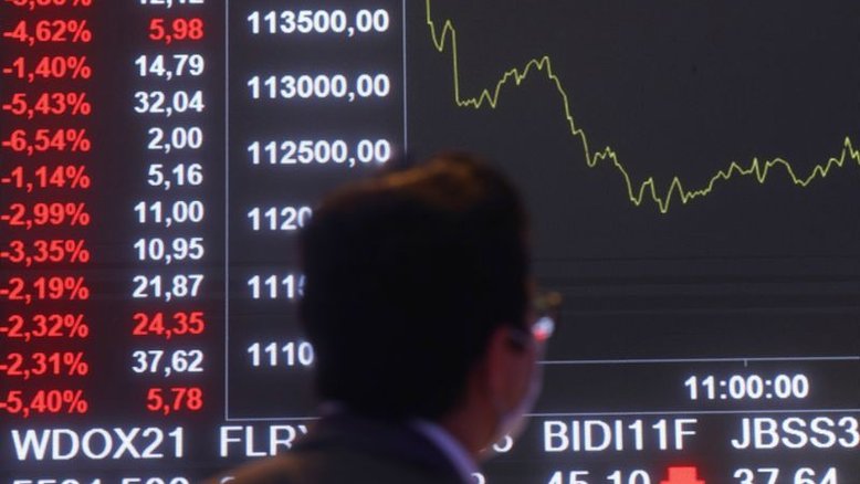 Ibovespa segue exterior e recua com temor sobre crescimento; Equatorial sobe