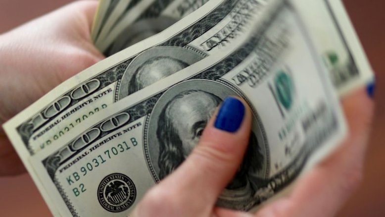 Dólar estende rali e bate R$5,40 em dia de estresse global