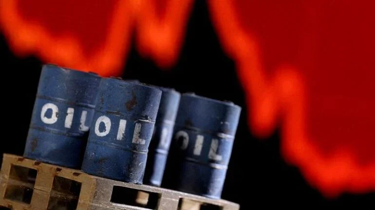 Preços caem US$2 e têm mínimas de 9 meses com dólar mais forte