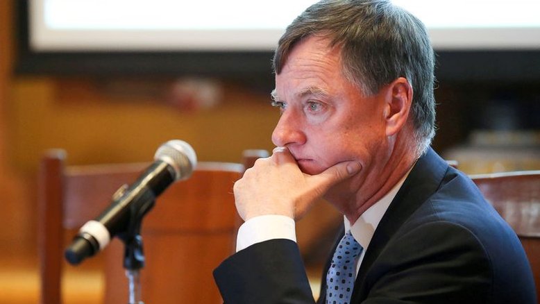 Questionado sobre colapso da libra, Evans, do Fed, diz que inflação é "problema global"