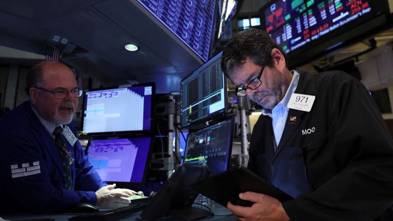 Futuros de Wall St se recuperam após brutal liquidação