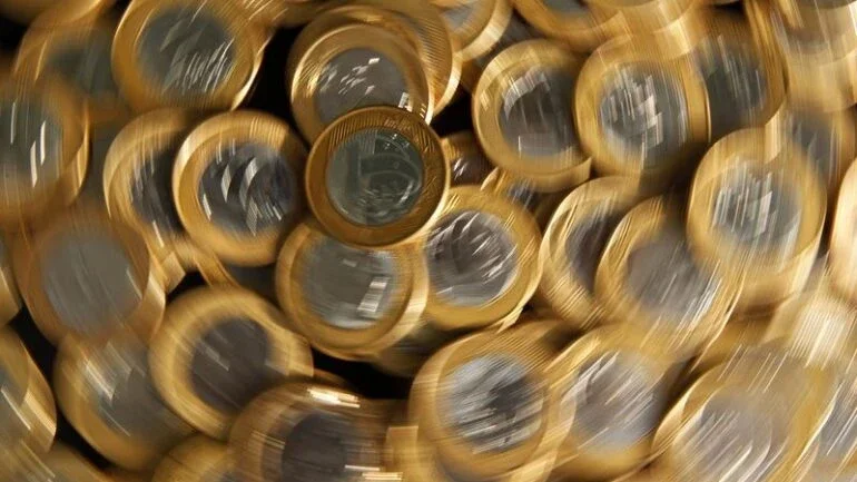 Dívida pública federal cai 0,4% em agosto e custo dos títulos recua com inflação menor