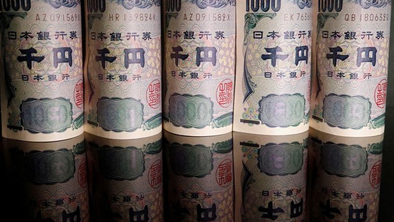 Japão intensifica ameaças de intervenção após iene cair além de mínima de 32 anos