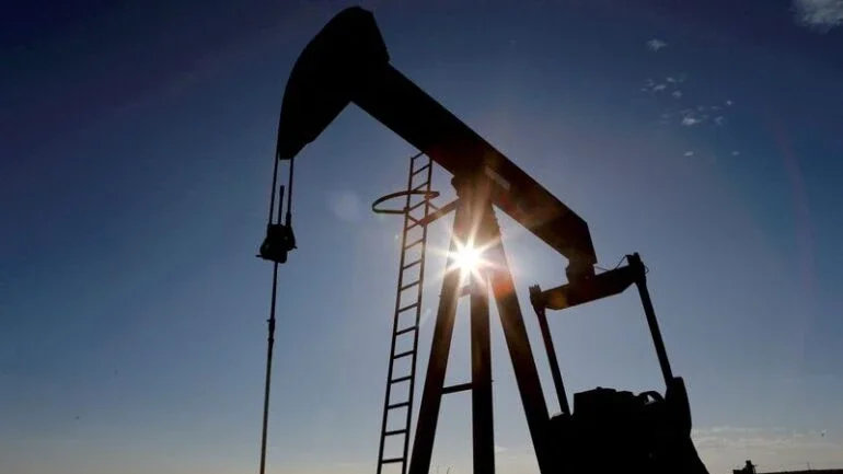 Preços do petróleo ficam estáveis, com temor de inflação neutralizando potencial aumento na demanda chinesa