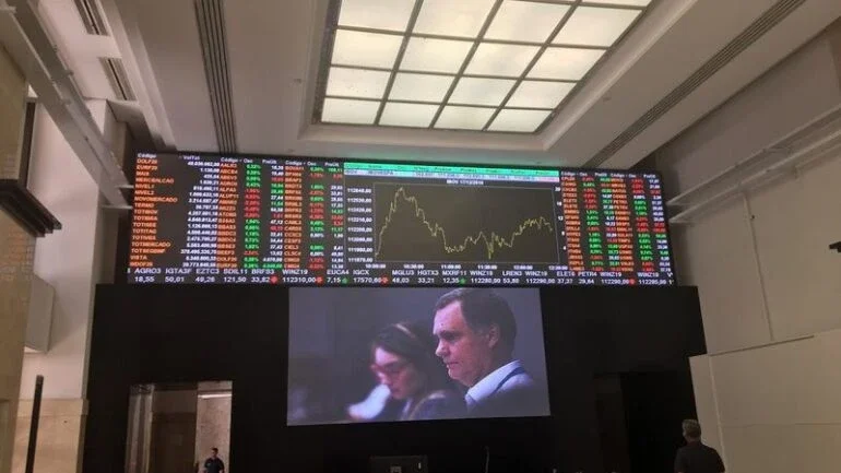 Ibovespa hesita na abertura após quatro altas em dia de vencimento de opções