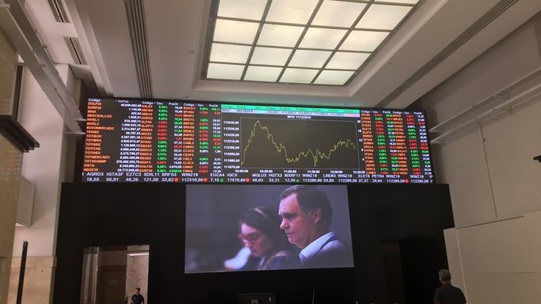 Ibovespa hesita na abertura após quatro altas em dia de vencimento de opções
