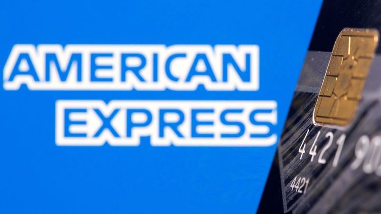 AmEx tem resultado acima do esperado impulsionado por demanda por viagens