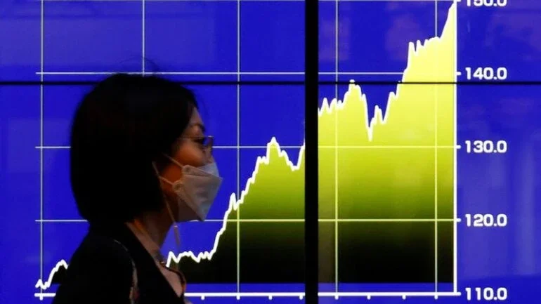 Iene japonês salta e investidores suspeitam de intervenção