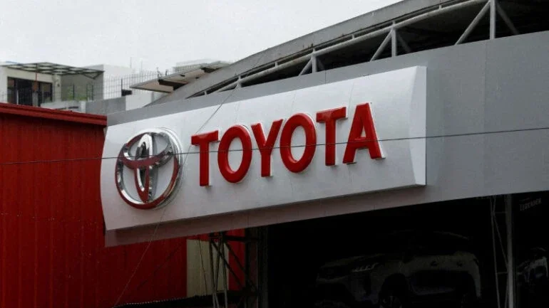 Toyota espera cortar meta de produção anual por escassez de semicondutores