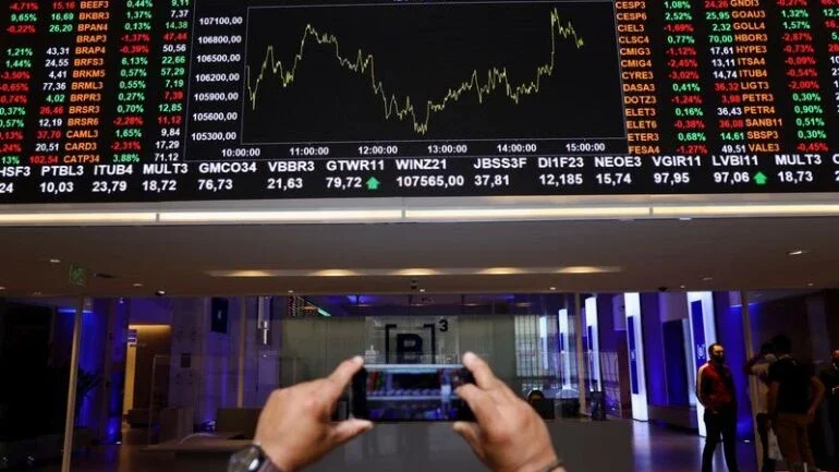 Ibovespa sobe mais de 2% e tem melhor semana desde 2020 com NY e expectativa eleitoral