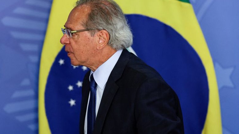 Bolsonaro e Guedes negam proposta para fim de deduções do IR