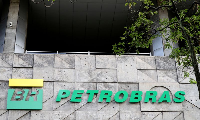 Petrobras aprova R$43,68 bi em dividendos no 3º tri; supera gigantes do setor