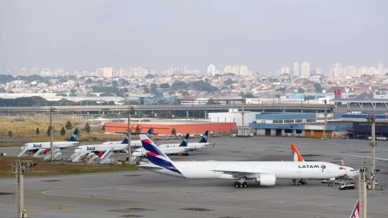 Querosene de aviação sobe mais de 7% no Brasil em novembro; Abear vê alta de 59% no ano