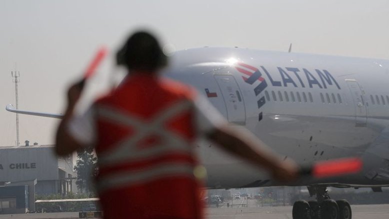 Latam Airlines tem prejuízo trimestral menor, ainda afetado por custos de combustível