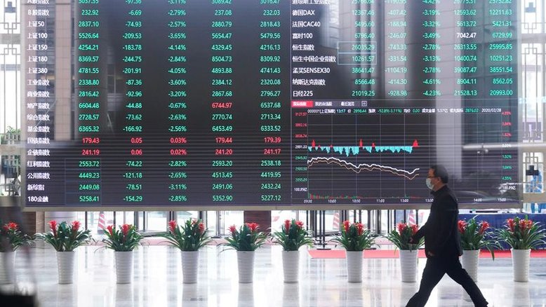 Ações da China e Hong Kong caem com surtos de Covid e dados econômicos fracos