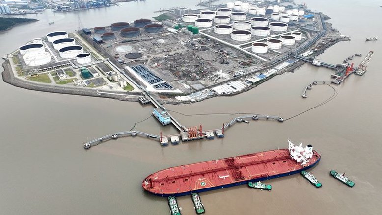 Refinarias da China desaceleram compras de petróleo russo diante de sanções, dizem fontes
