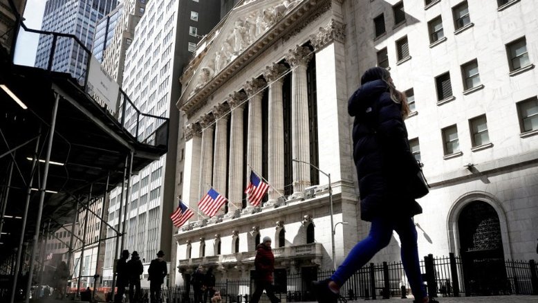 Wall Street sobe com ganhos de Walgreens e Best Buy