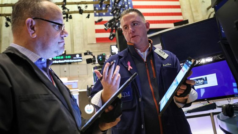 Wall Street fecha em forte queda sob o impacto de preocupações com Apple e China