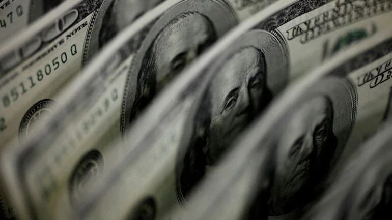 Dólar fecha abaixo de R$5,30 com ajuste a exterior e esperança de moderação da PEC