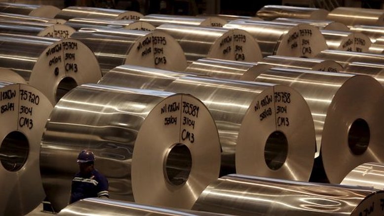 Produção industrial cresce 0,3% em outubro, mas não compensa queda dos dois meses anteriores