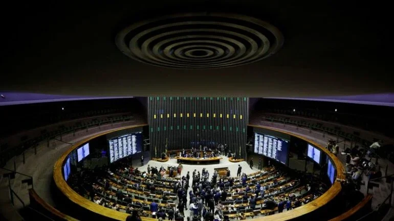 Câmara aprova projeto que prorroga benefícios à geração distribuída de energia por 6 meses