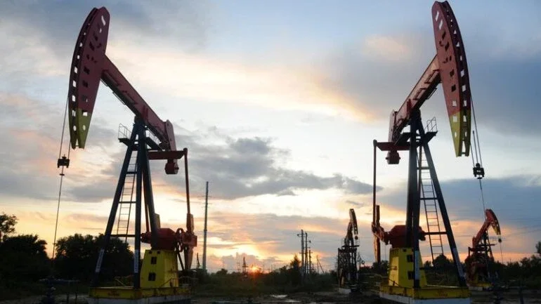 Preço do petróleo cai com perspectiva de retomada de oleoduto Keystone e demanda enfraquecida