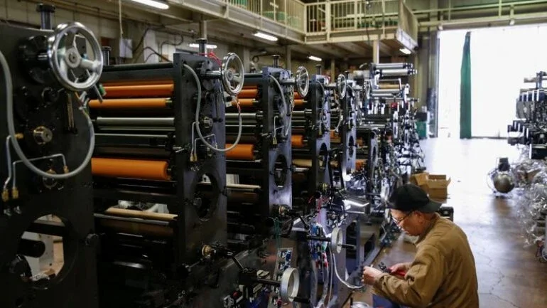 Japão alerta para situação da Covid na China e corta estimativa para produção industrial