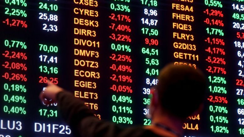 Ibovespa hesita em nova sessão volátil com exterior negativo e anúncio de ministros