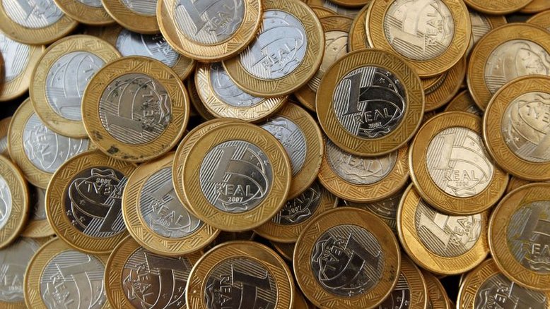 CORREÇÃO-Vencimento recorde de títulos atrelados a juros em 2023 ressalta custo pesado da dívida