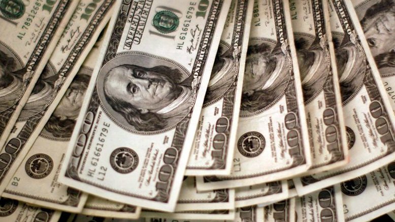 Dólar acelera ganhos ante real com amparo externo; combustíveis ficam no radar