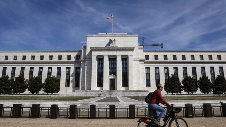 Trajetória de projeções de membros do Fed aponta movimento mais forte que o esperado na política monetária