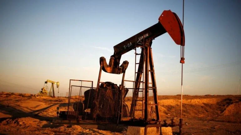 Preços do petróleo recuam com conversas entre Rússia e Ucrânia e estoques dos EUA
