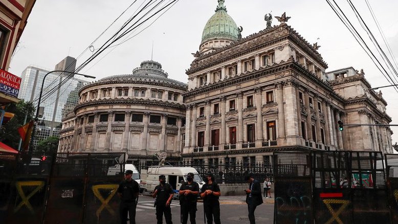 Senado da Argentina aprova acordo de dívida de R$45 bi com FMI