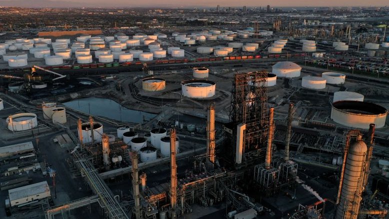 Preços do petróleo sobem mais de 7%; UE pondera sobre proibição de petróleo russo