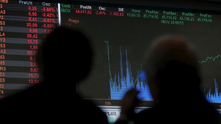 Ibovespa volta aos 120 mil pontos após 7 meses puxado por exterior positivo