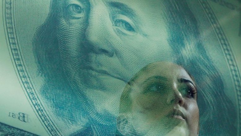 Dólar tem maior queda trimestral desde 2009 e real lidera ganhos globais