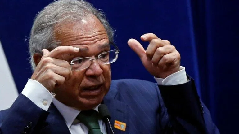 Conta de luz cairá 18% sem canetada e sem pôr empresas em risco, diz Guedes