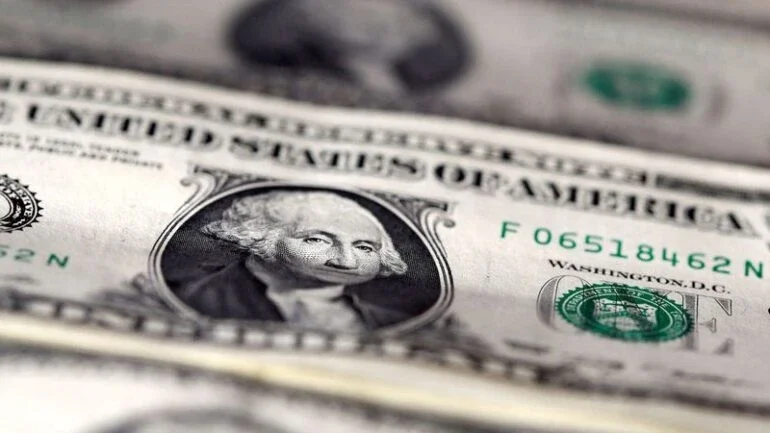 Dólar tem sessão instável ante real com foco em IPCA de março e força da moeda no exterior